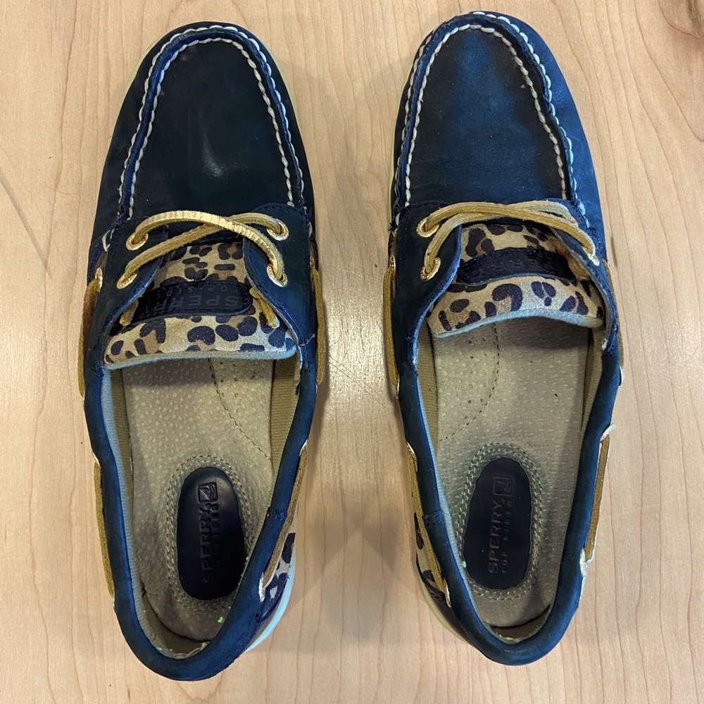 Black and gold leopard Sperry’s